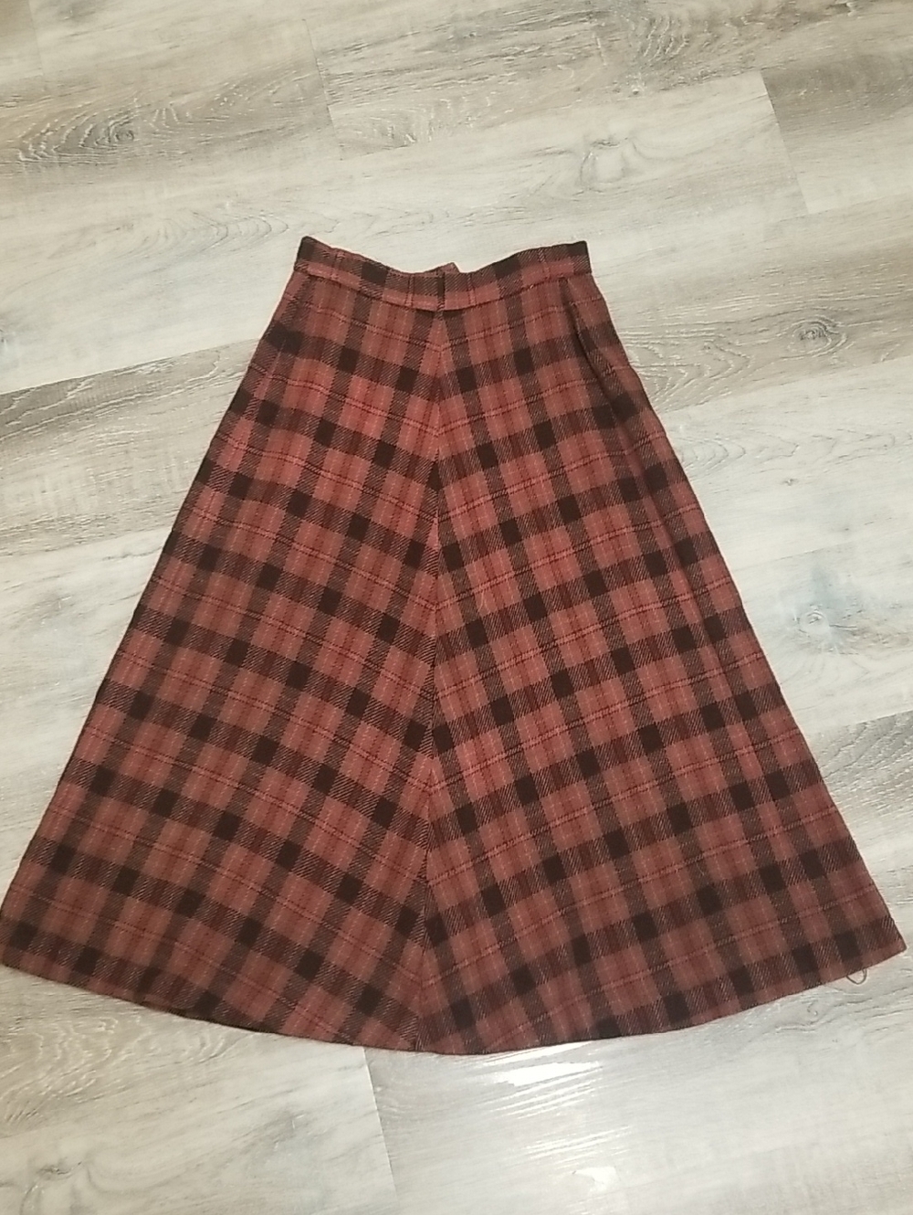 Vintage Wool Blend Plaid A-Line Midi Skirt in Mauve, Chocolate, And Camel
